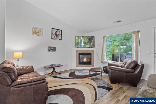 42 Weldwood Dr, Lebanon, OR 97355