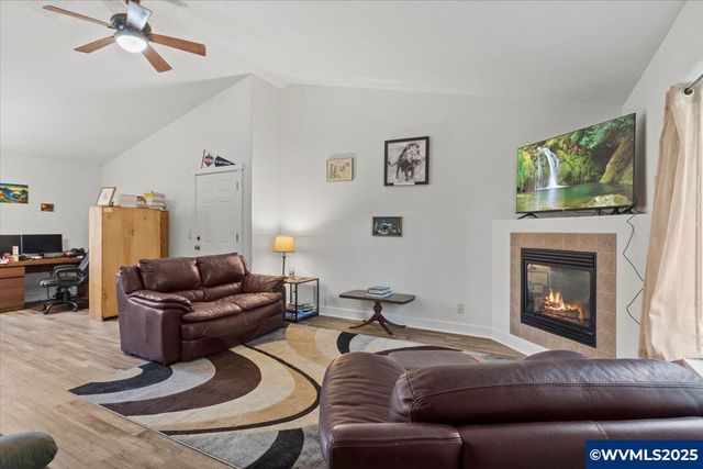 42 Weldwood Dr, Lebanon, OR 97355