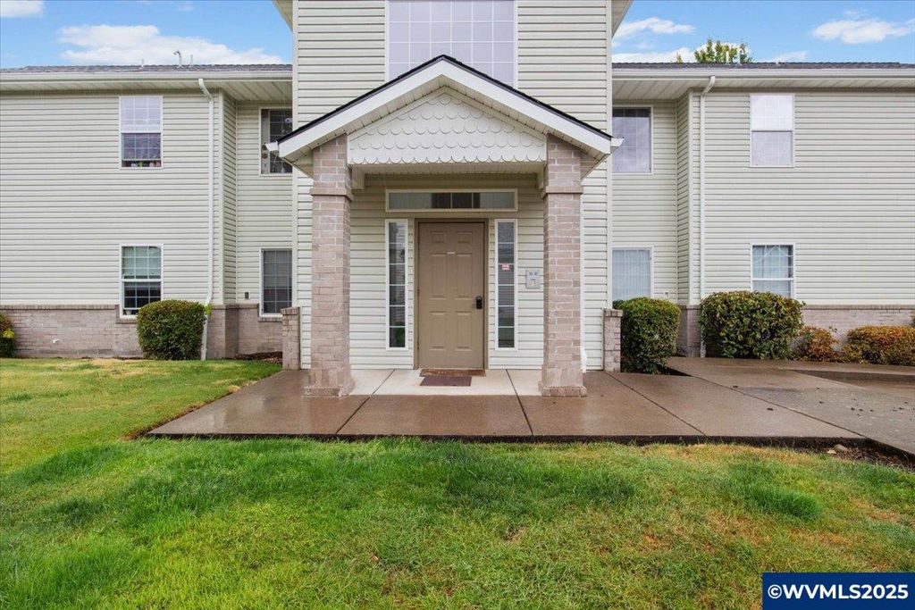 42 Weldwood Dr, Lebanon, OR 97355