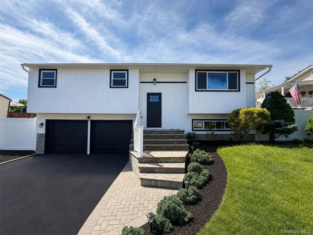 132 Berkeley Avenue, Selden, NY 11784