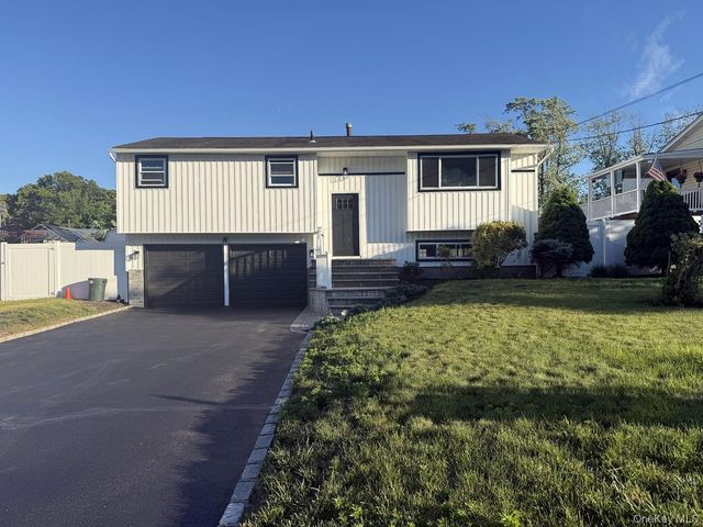132 Berkeley Avenue, Selden, NY 11784