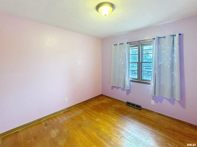 3855 26th Ave Avenue, Rock Island, IL 61201