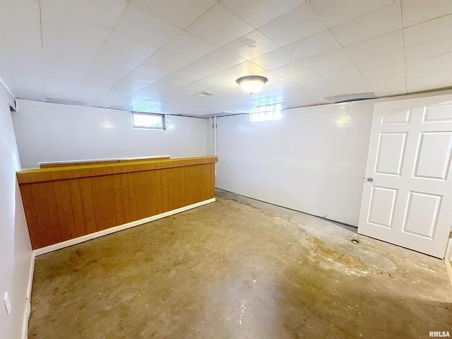 3855 26th Ave Avenue, Rock Island, IL 61201