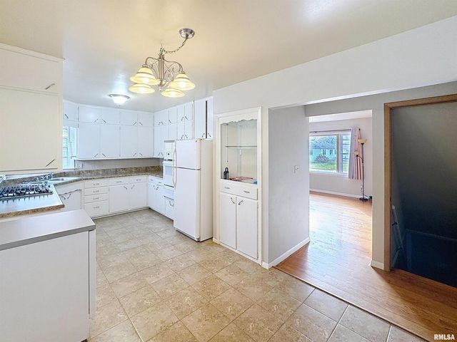 3855 26th Ave Avenue, Rock Island, IL 61201