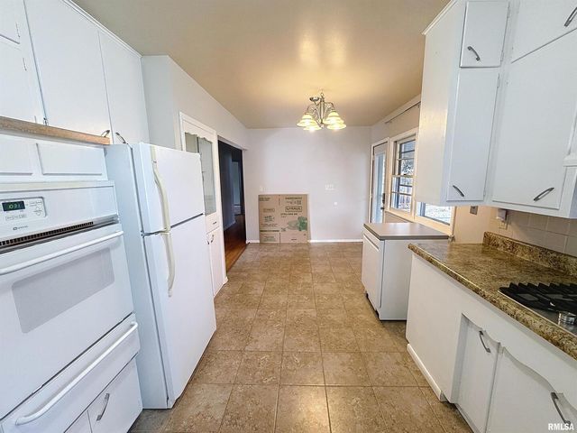 3855 26th Ave Avenue, Rock Island, IL 61201