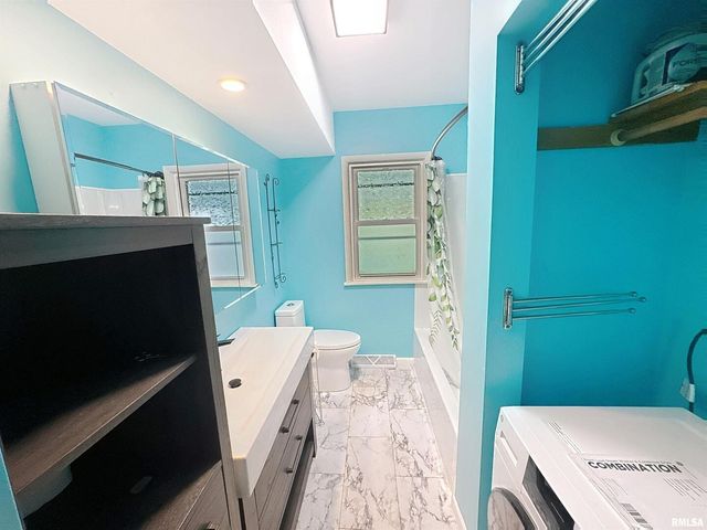 3855 26th Ave Avenue, Rock Island, IL 61201