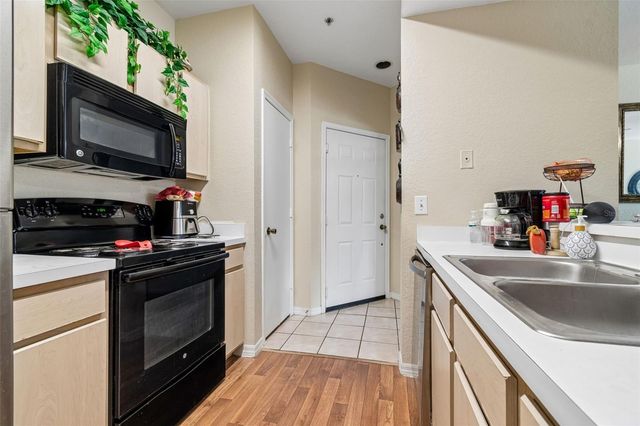 8414 LUCUYA WAY 201, Tampa, FL 33637