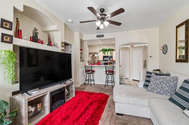 8414 LUCUYA WAY 201, Tampa, FL 33637