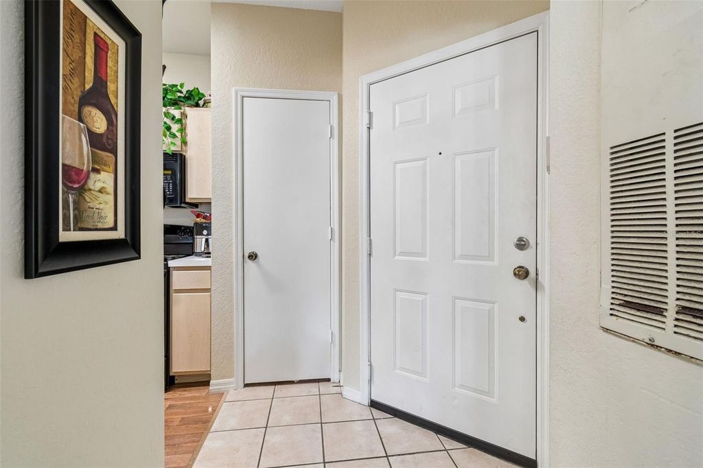 Image 2 of property listing at 8414 LUCUYA WAY 201, Tampa, FL 33637