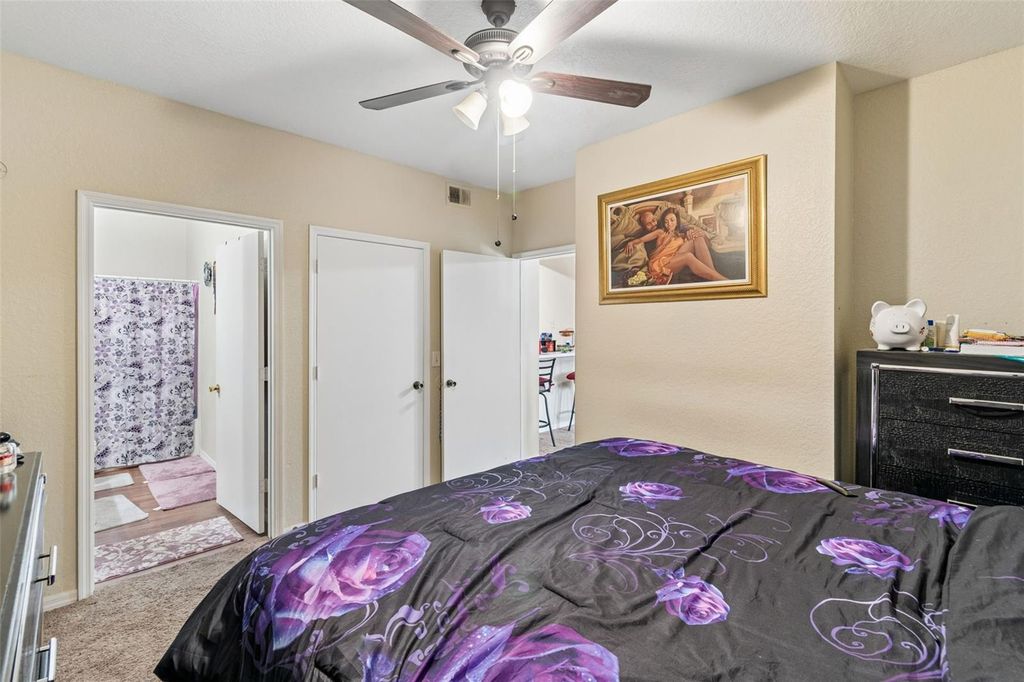 Image 10 of property listing at 8414 LUCUYA WAY 201, Tampa, FL 33637