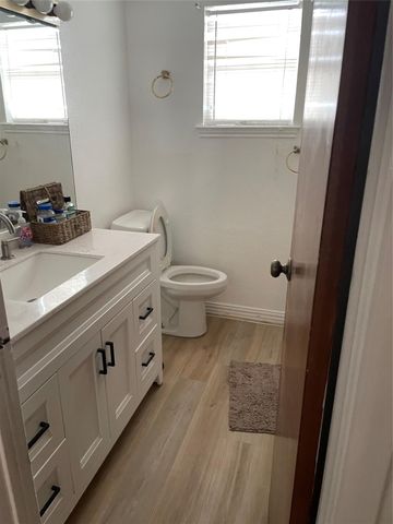618 Warsaw Street, Bayou Vista, TX 77563