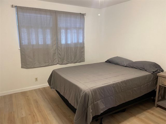 618 Warsaw Street, Bayou Vista, TX 77563