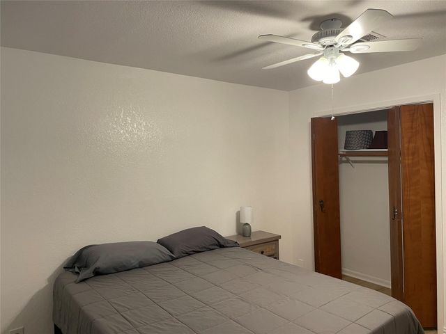 618 Warsaw Street, Bayou Vista, TX 77563