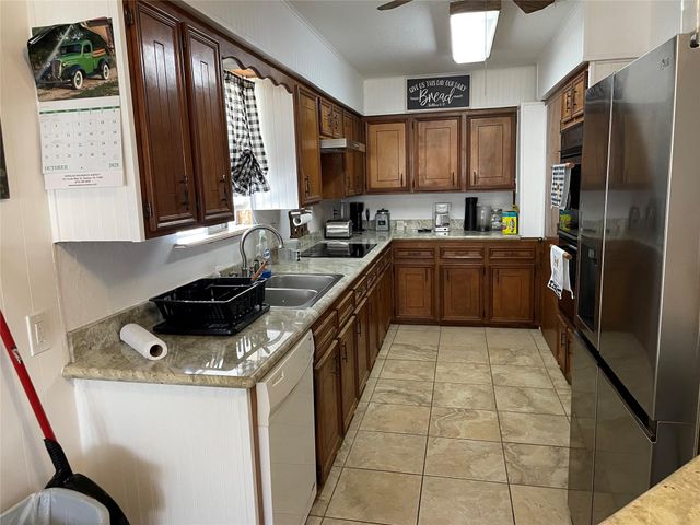 618 Warsaw Street, Bayou Vista, TX 77563