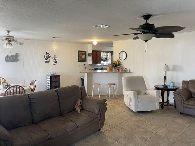 618 Warsaw Street, Bayou Vista, TX 77563