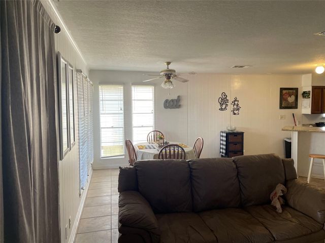618 Warsaw Street, Bayou Vista, TX 77563