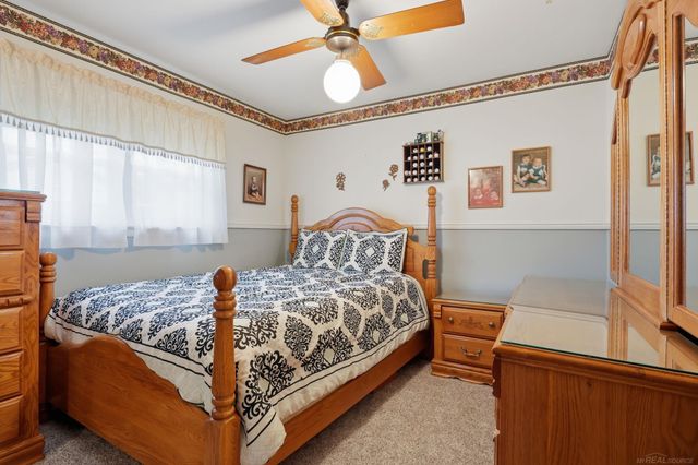 23112 Cayuga Avenue, Hazel Park, MI 48030