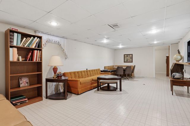 23112 Cayuga Avenue, Hazel Park, MI 48030