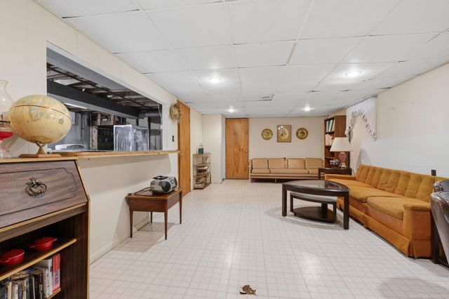 23112 Cayuga Avenue, Hazel Park, MI 48030