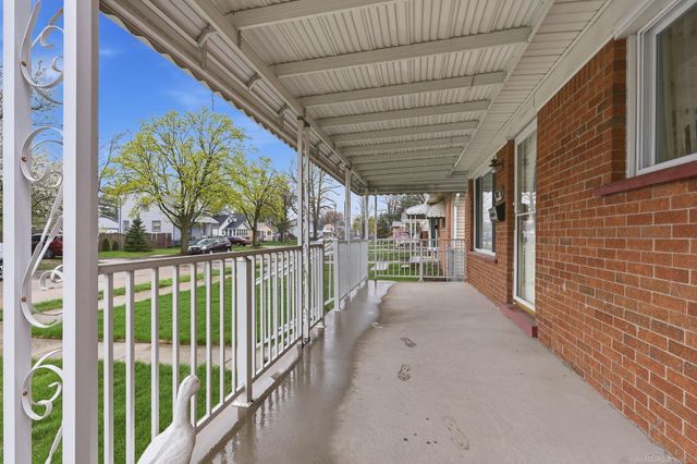 23112 Cayuga Avenue, Hazel Park, MI 48030