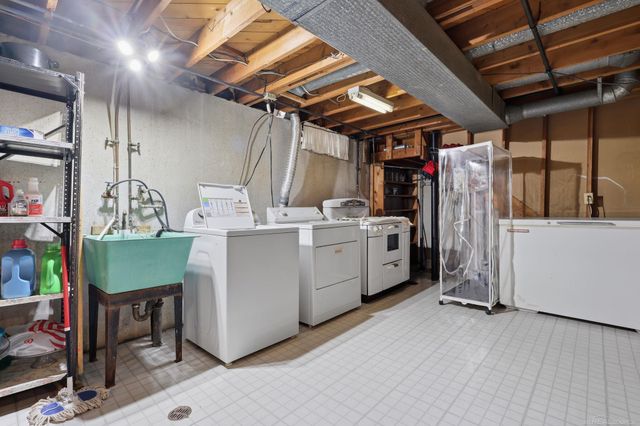 23112 Cayuga Avenue, Hazel Park, MI 48030