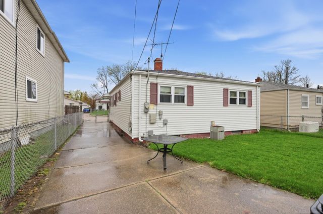 23112 Cayuga Avenue, Hazel Park, MI 48030