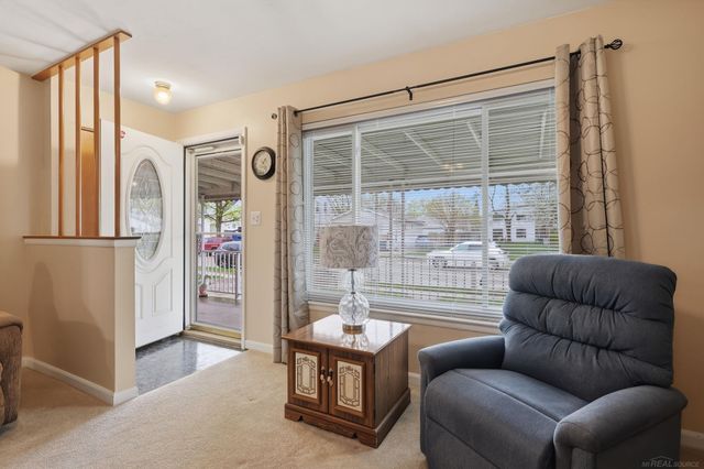 23112 Cayuga Avenue, Hazel Park, MI 48030