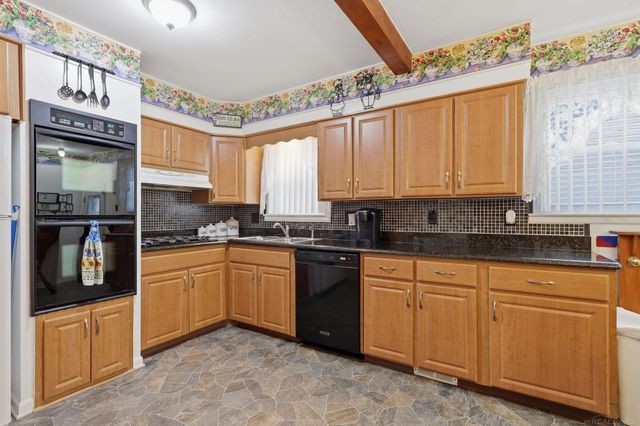 23112 Cayuga Avenue, Hazel Park, MI 48030