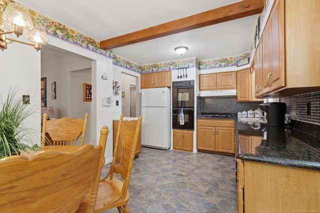 23112 Cayuga Avenue, Hazel Park, MI 48030