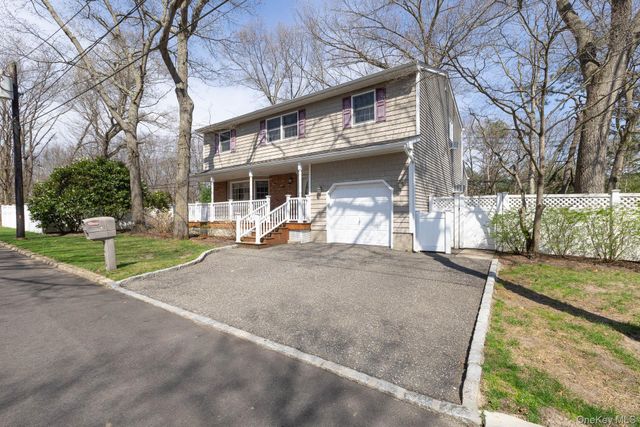 97 Krispin Lane, East Setauket, NY 11733
