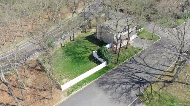 97 Krispin Lane, East Setauket, NY 11733