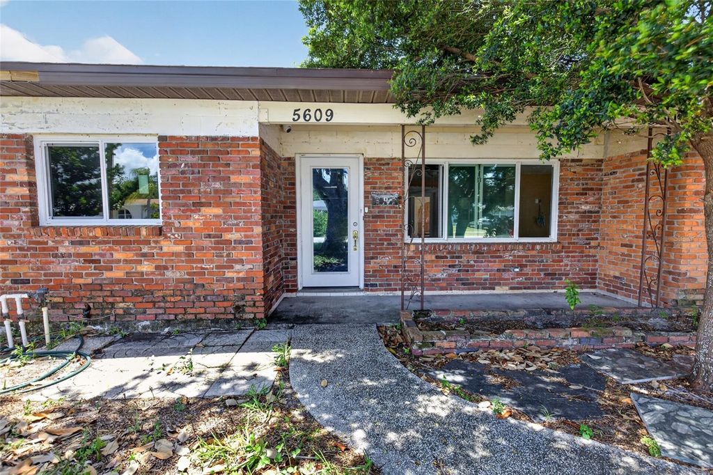 5609 LARIMER DRIVE, Tampa, FL 33615
