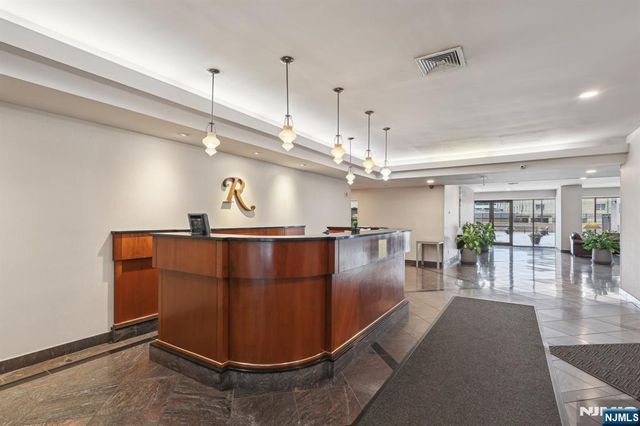 2150 Center Avenue 19F, Fort Lee, NJ 07024