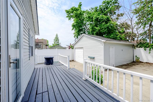 20 Marina Road, Island Park, NY 11558