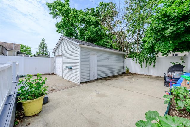 20 Marina Road, Island Park, NY 11558