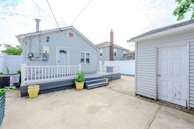 20 Marina Road, Island Park, NY 11558