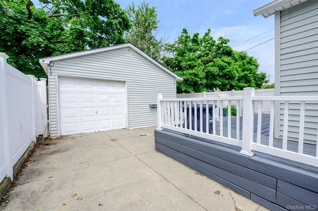 20 Marina Road, Island Park, NY 11558