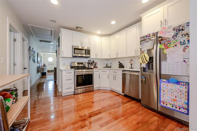 20 Marina Road, Island Park, NY 11558