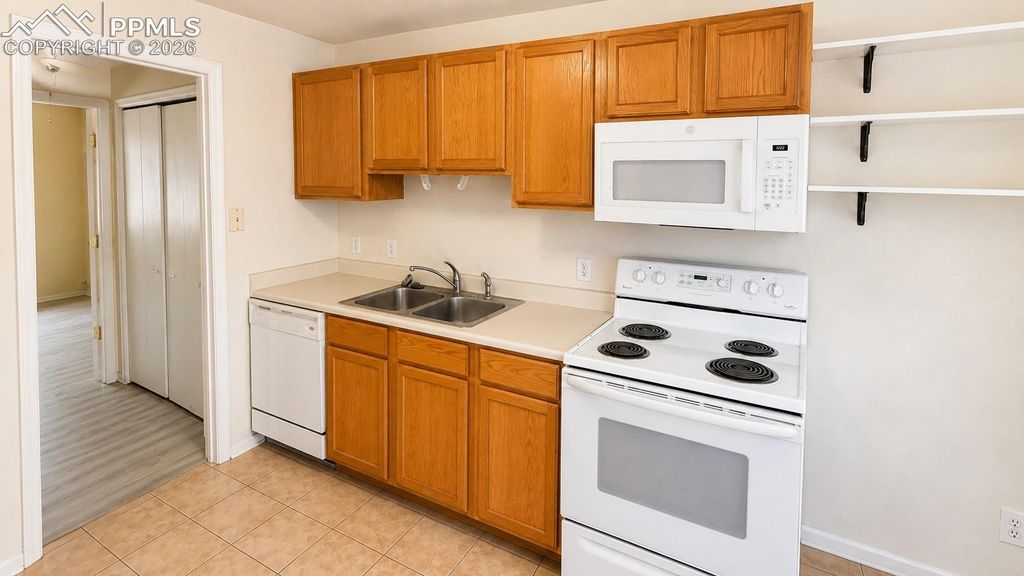 1701 Oakshire Lane, Pueblo, CO 81001 — photo 2