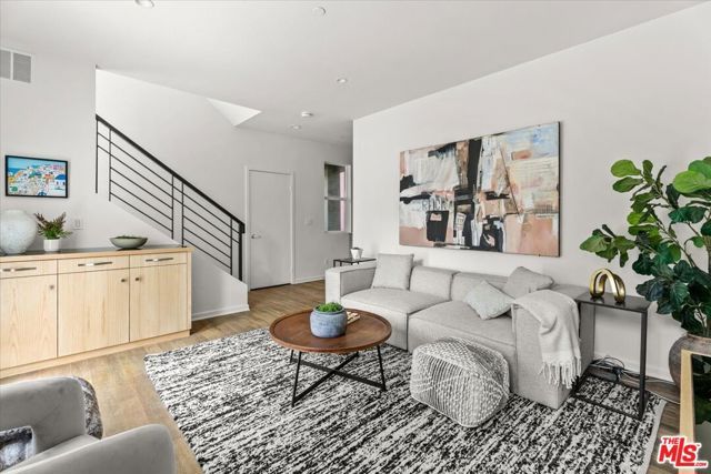 13027 Bluff Creek Drive 30, Los Angeles, CA 90094