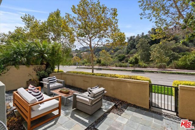 13027 Bluff Creek Drive 30, Los Angeles, CA 90094