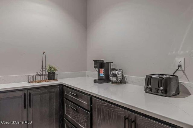 422 S 3rd AVE, Sandpoint, ID 83864