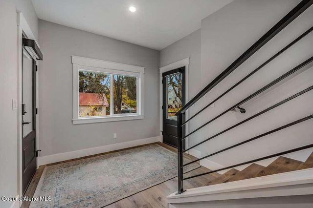 422 S 3rd AVE, Sandpoint, ID 83864