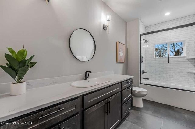 422 S 3rd AVE, Sandpoint, ID 83864