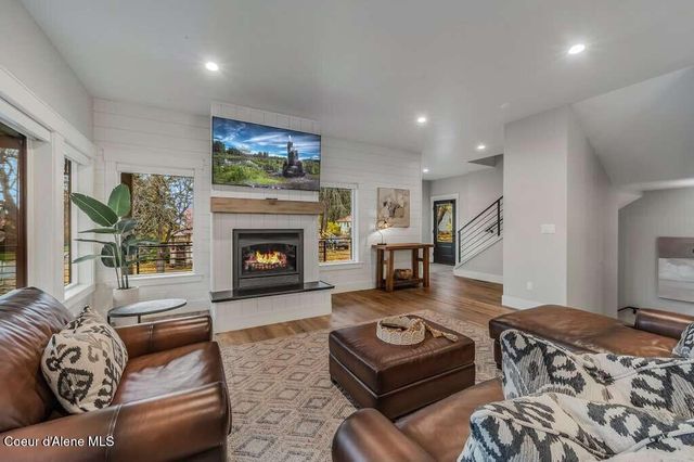 422 S 3rd AVE, Sandpoint, ID 83864