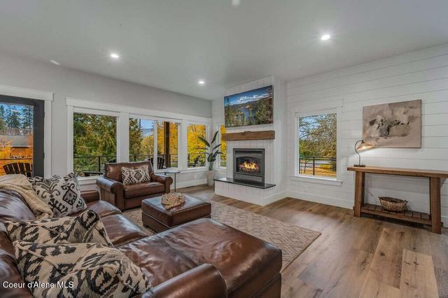 422 S 3rd AVE, Sandpoint, ID 83864
