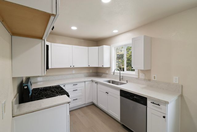 4525 Enchanted Way, Redding, CA 96001