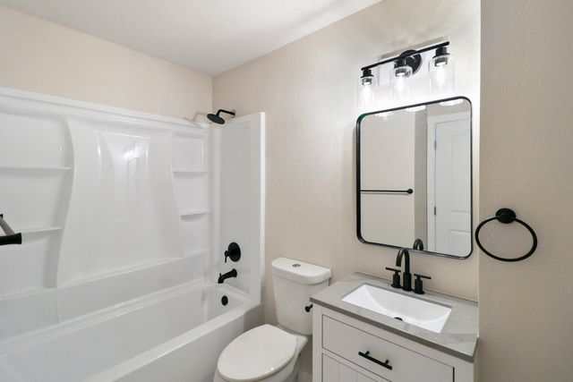 4525 Enchanted Way, Redding, CA 96001