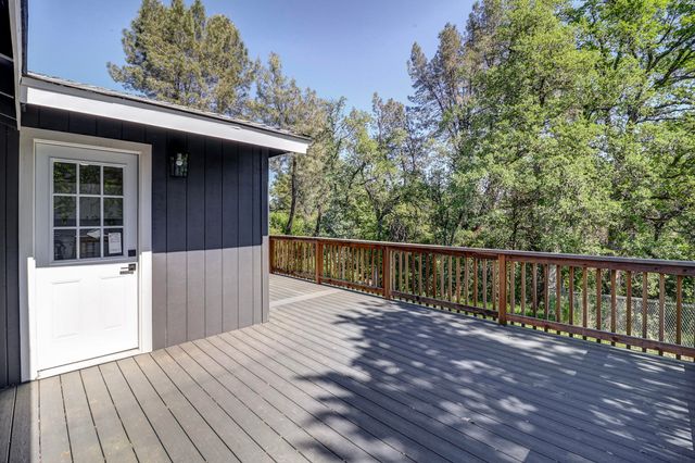 4525 Enchanted Way, Redding, CA 96001