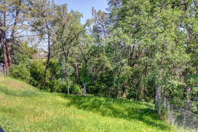 4525 Enchanted Way, Redding, CA 96001